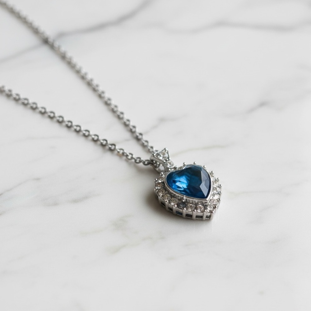 Royal Blue Heart Rhinestone Pendant Necklace Silver Tone Chain Vintage Necklace - Picture 2 of 14